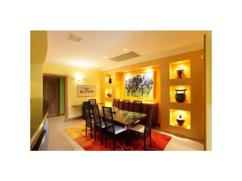 11 Country Place, Brookfield QLD 4069