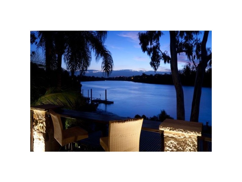 51 Brisbane Corso, Fairfield QLD 4103