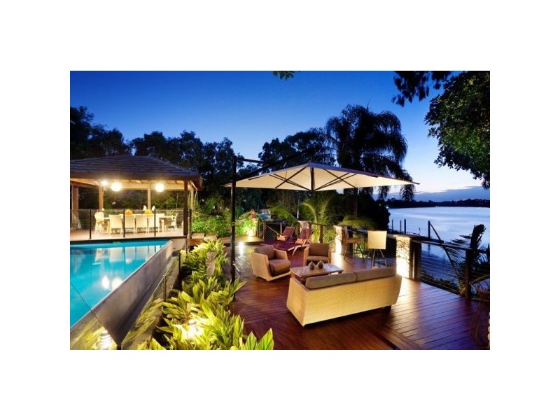 51 Brisbane Corso, Fairfield QLD 4103