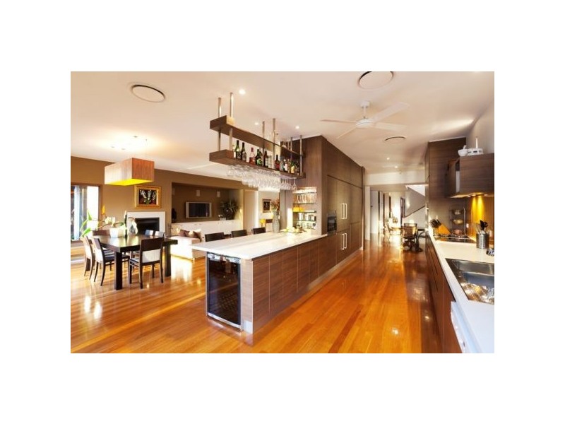 51 Brisbane Corso, Fairfield QLD 4103