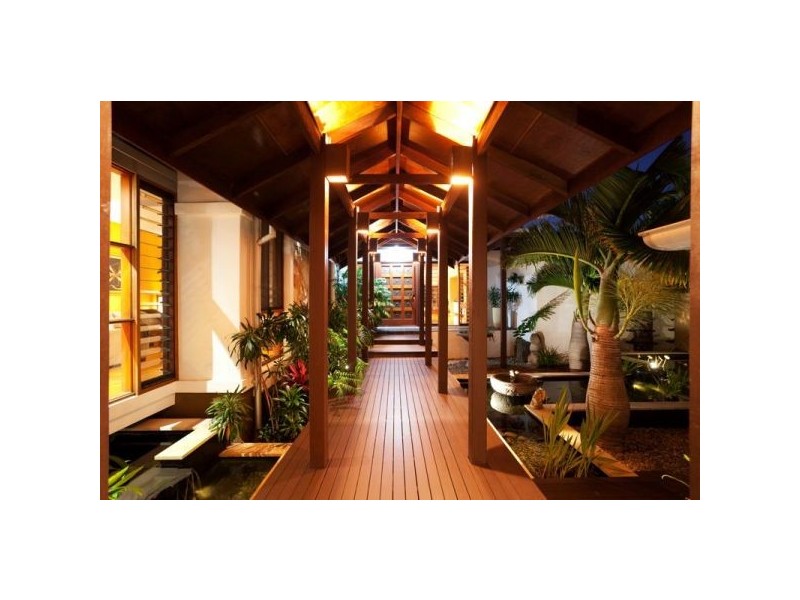 51 Brisbane Corso, Fairfield QLD 4103