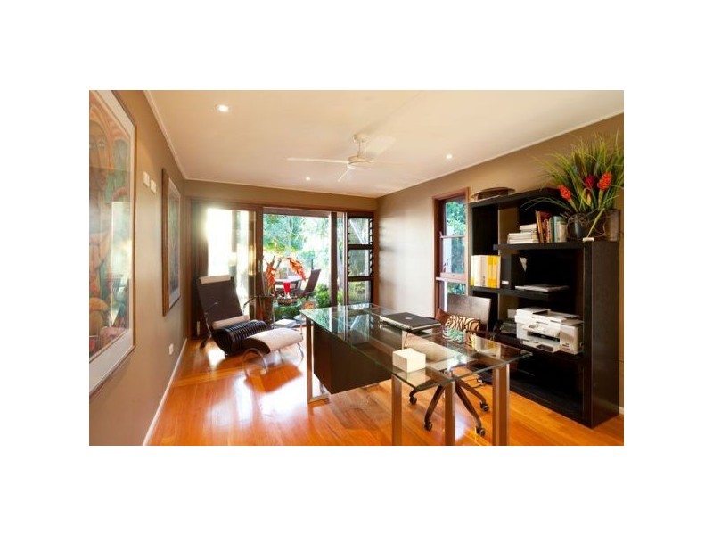 51 Brisbane Corso, Fairfield QLD 4103