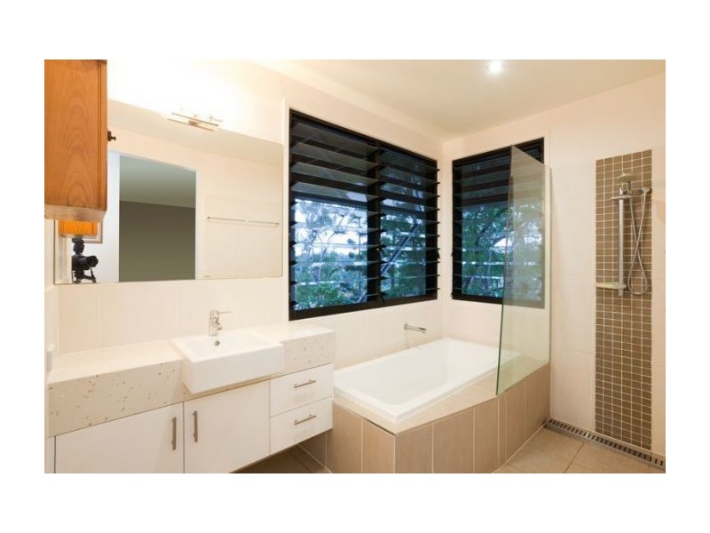 34 Jilba St, Indooroopilly QLD 4068
