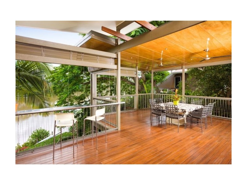 8 Long St West, Graceville QLD 4075