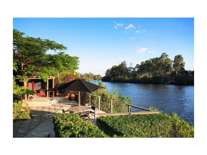 8 Long St West, Graceville QLD 4075