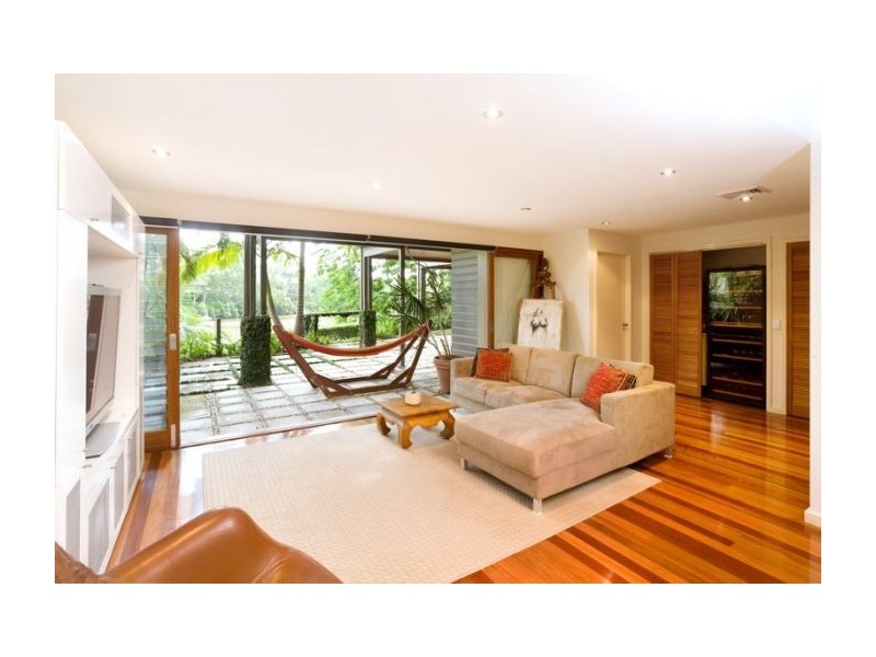 8 Long St West, Graceville QLD 4075