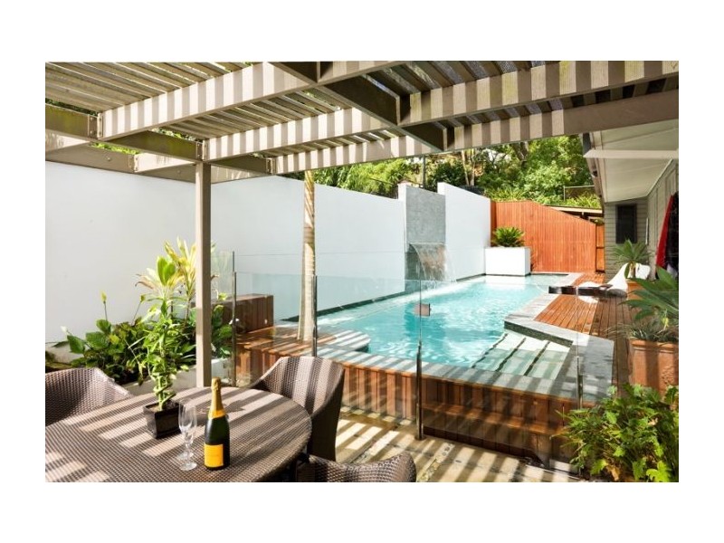 8 Long St West, Graceville QLD 4075