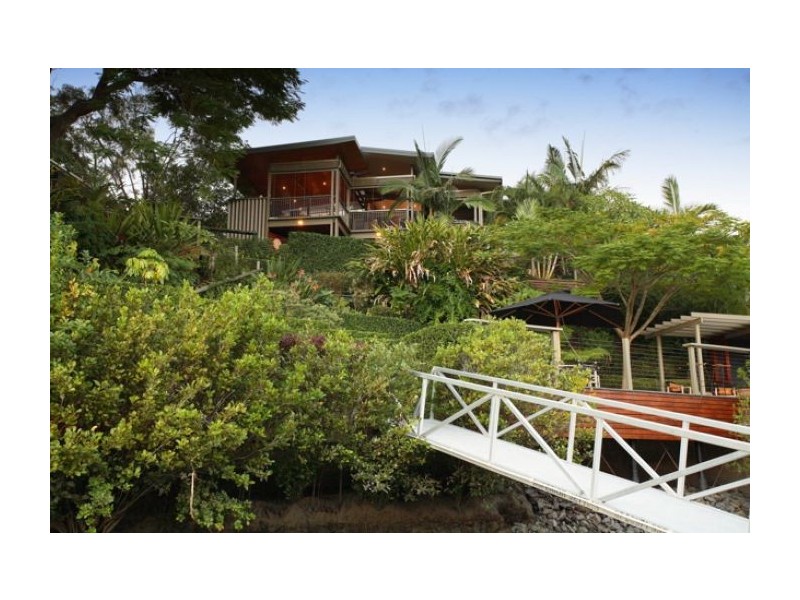 8 Long St West, Graceville QLD 4075