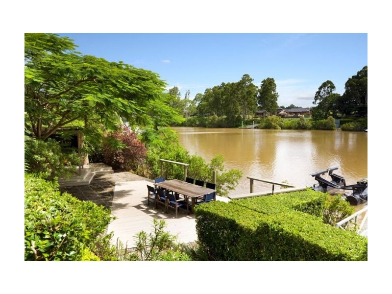 8 Long St West, Graceville QLD 4075