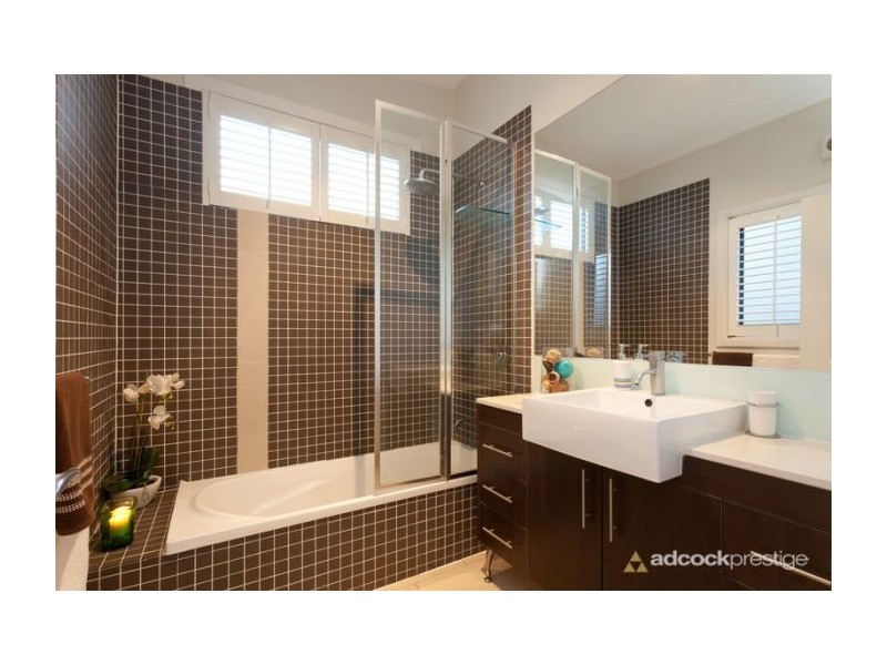 23 Hebe Street, Bardon QLD 4065