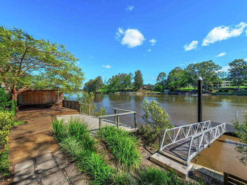 8 Long St West, Graceville QLD 4075