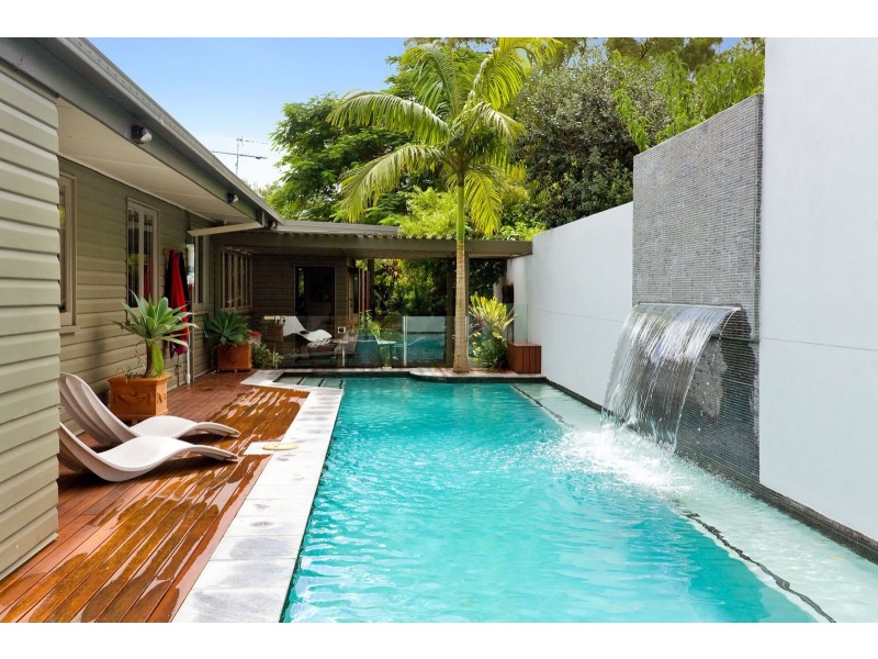 8 Long St West, Graceville QLD 4075