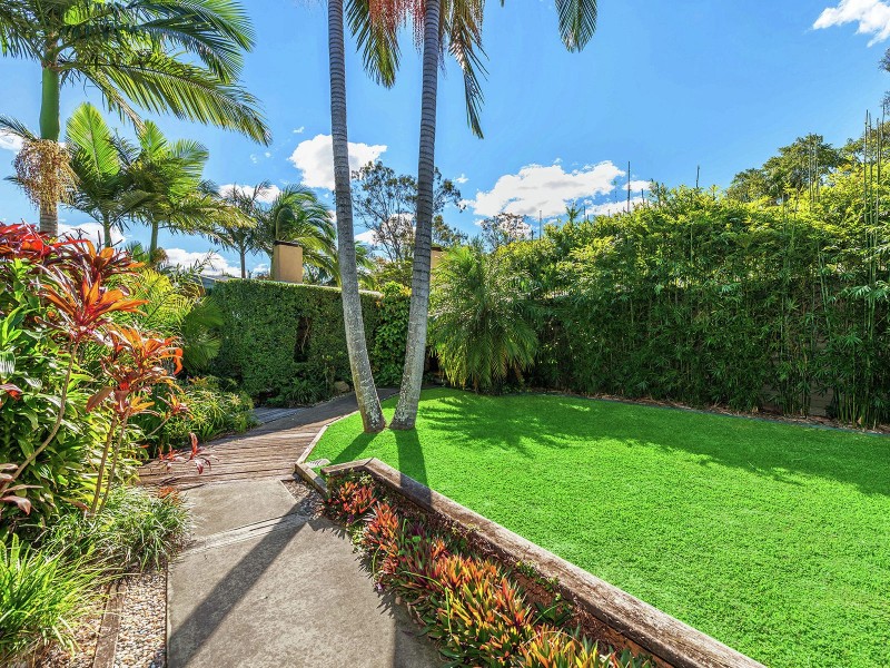 8 Long St West, Graceville QLD 4075