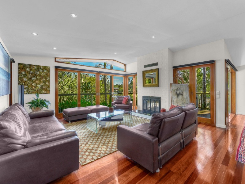 8 Long St West, Graceville QLD 4075