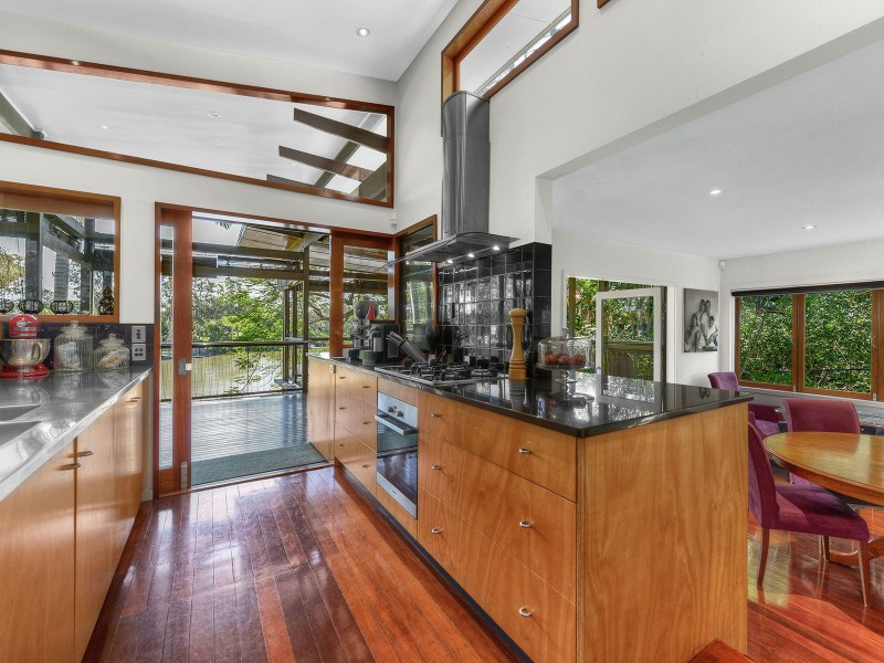 8 Long St West, Graceville QLD 4075