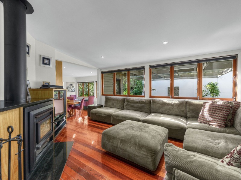 8 Long St West, Graceville QLD 4075