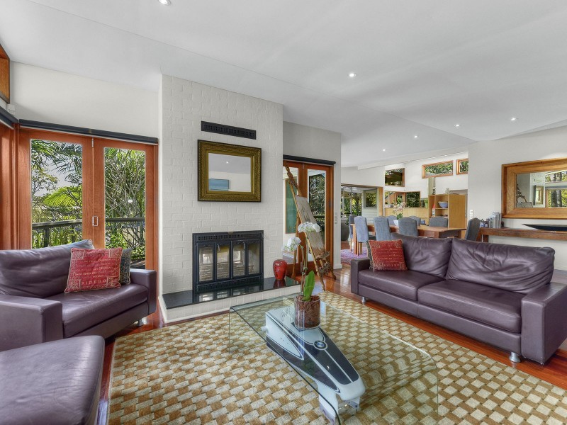 8 Long St West, Graceville QLD 4075