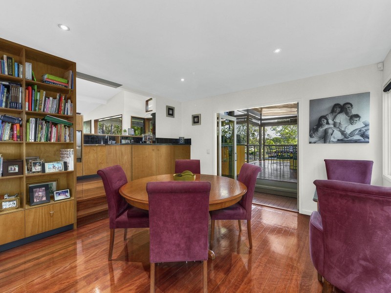 8 Long St West, Graceville QLD 4075