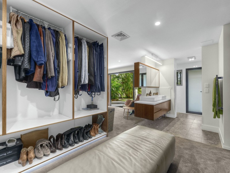 8 Long St West, Graceville QLD 4075