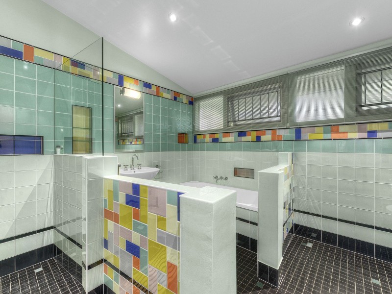 8 Long St West, Graceville QLD 4075