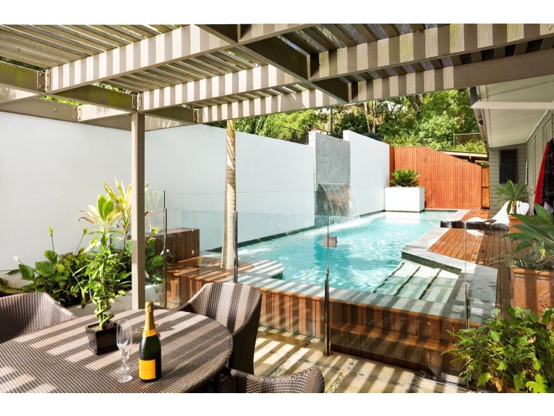 8 Long St West, Graceville QLD 4075