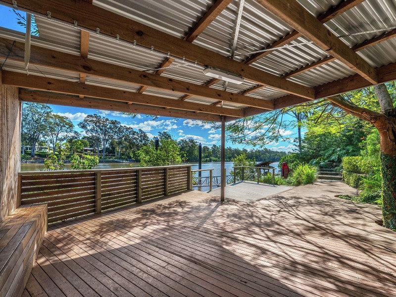 8 Long St West, Graceville QLD 4075
