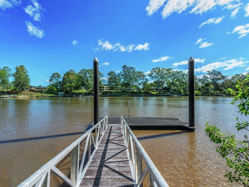 8 Long St West, Graceville QLD 4075