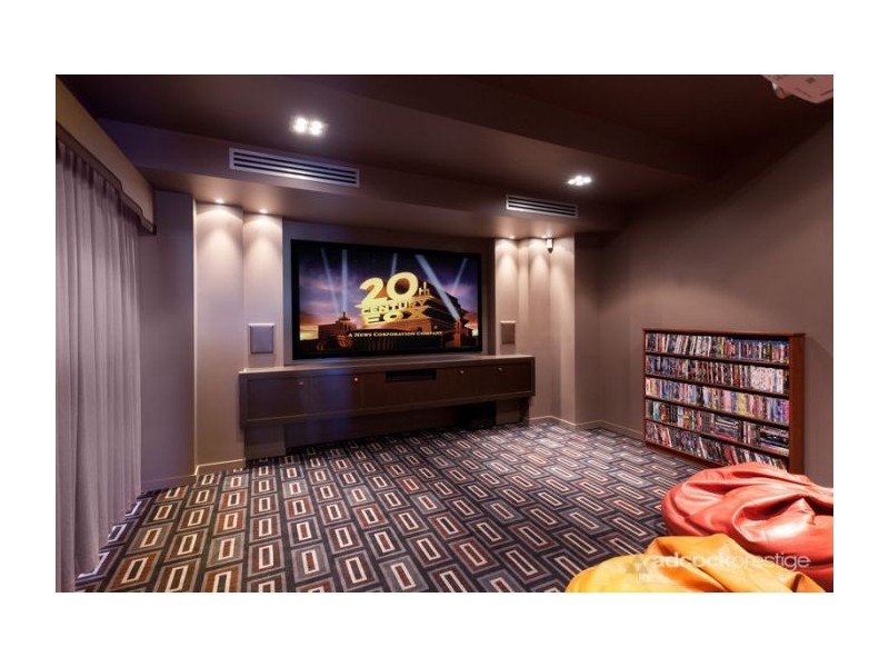 51 Kingfisher Pl, Kenmore QLD 4069