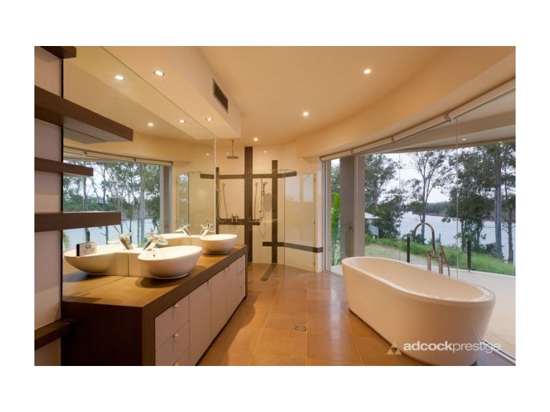 35 Kingfisher Pl, Kenmore QLD 4069