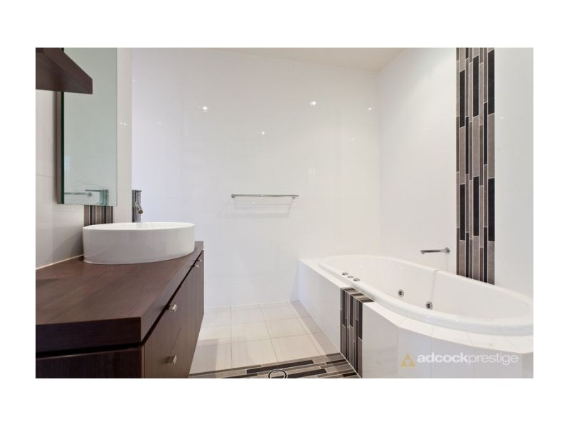 35 Kingfisher Pl, Kenmore QLD 4069