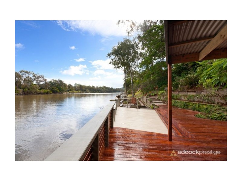 8 Long Street W, Graceville QLD 4075