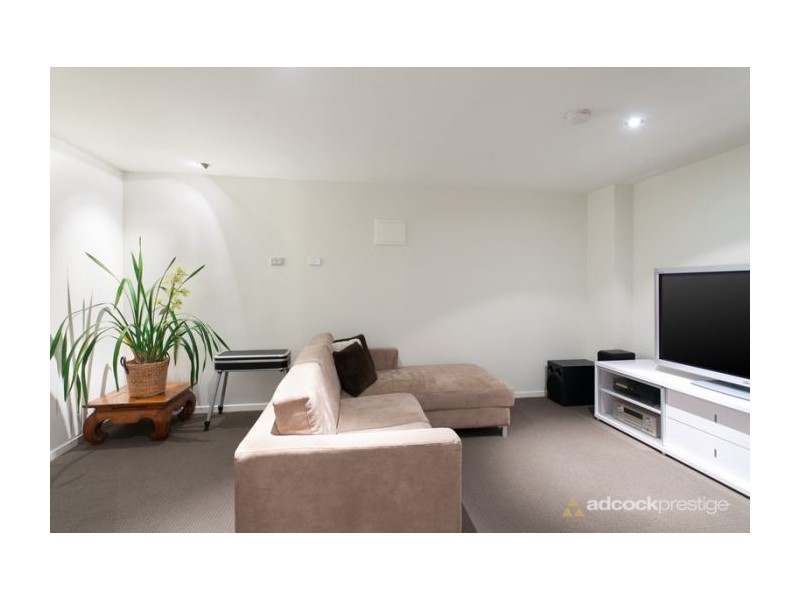 8 Long Street W, Graceville QLD 4075