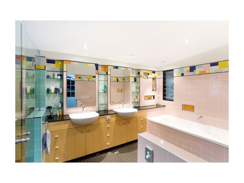 8 Long Street W, Graceville QLD 4075