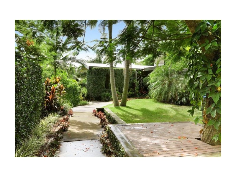 8 Long Street W, Graceville QLD 4075