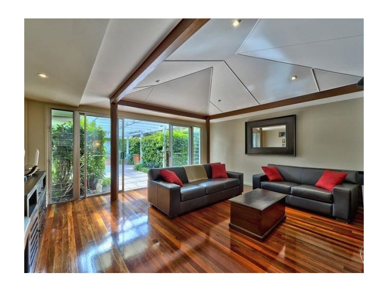 76 Crescent Road, Hamilton QLD 4007