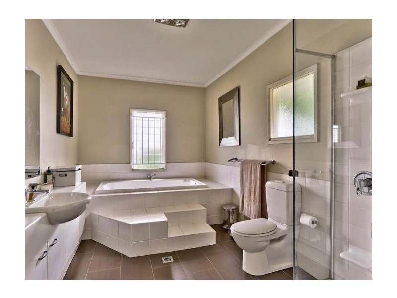 76 Crescent Road, Hamilton QLD 4007