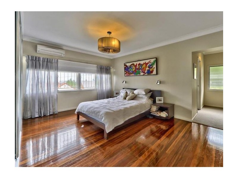 76 Crescent Road, Hamilton QLD 4007