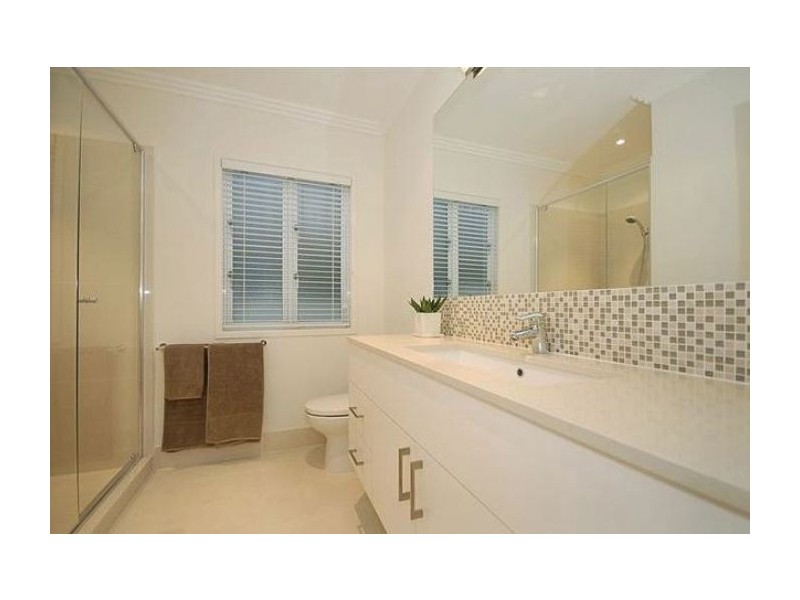 77 Barlow Street, Clayfield QLD 4011