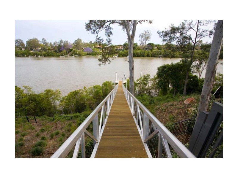 31 Kingfisher Pl, Kenmore QLD 4069