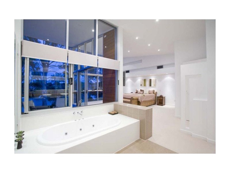 31 Kingfisher Pl, Kenmore QLD 4069