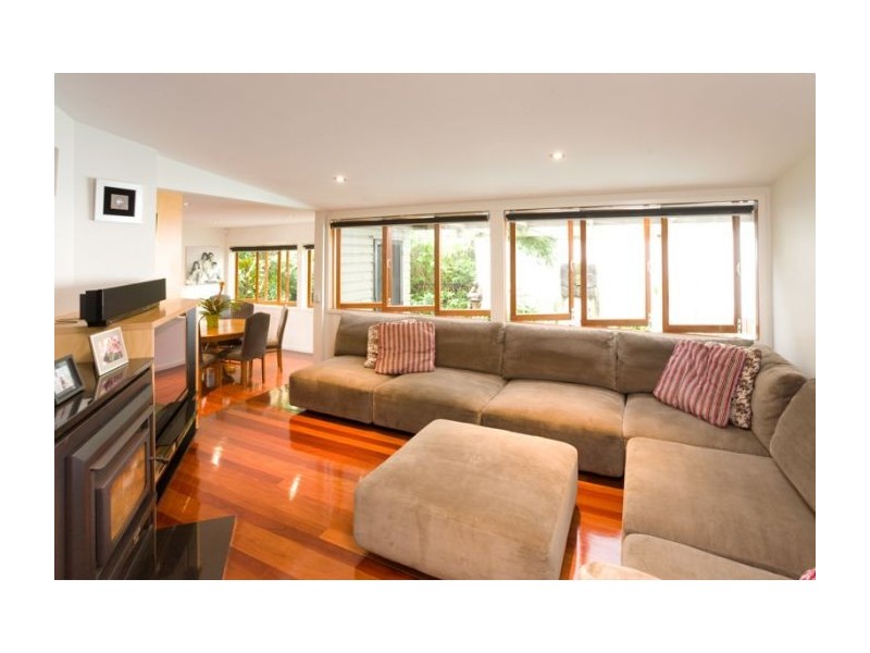 8 Long St West, Graceville QLD 4075