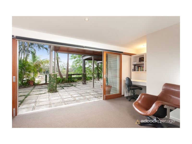 8 Long St West, Graceville QLD 4075