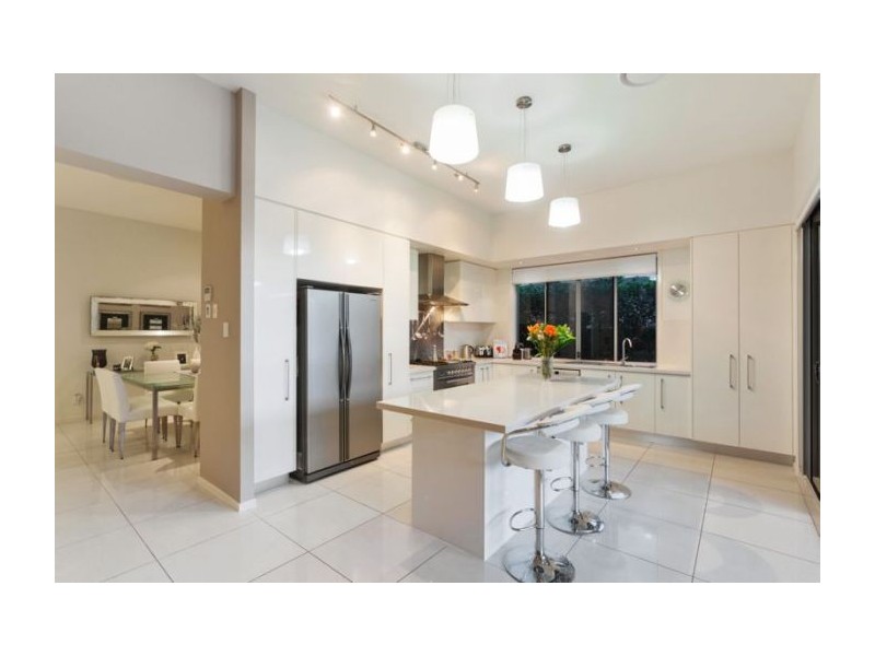 12 Barrygroves Court, Fig Tree Pocket QLD 4069