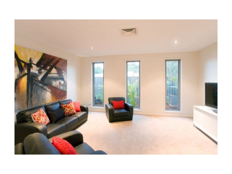 9 Castile Street, Indooroopilly QLD 4068