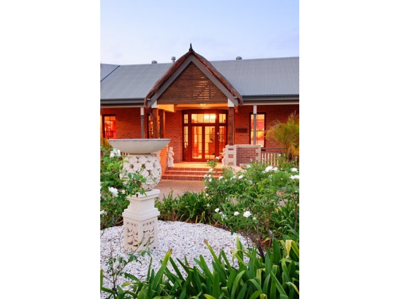 21 Moons Lane, Brookfield QLD 4069