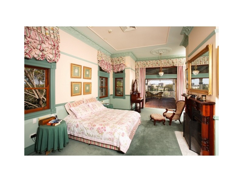 50 Dauphin Terrace, Highgate Hill QLD 4101