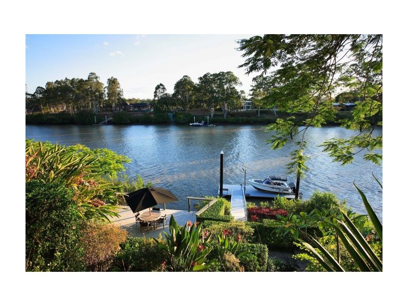 8 Long Street West, Graceville QLD 4075