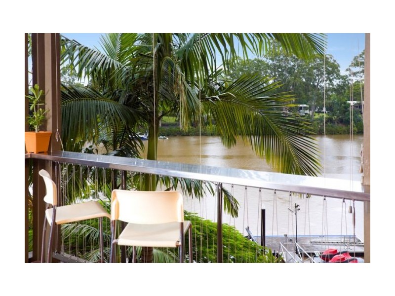 8 Long Street West, Graceville QLD 4075