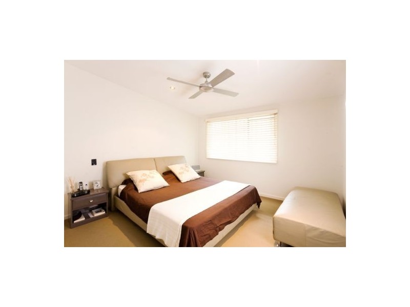 8 Long Street West, Graceville QLD 4075