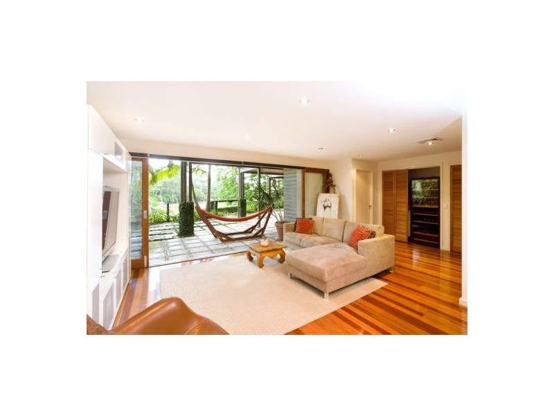 8 Long Street West, Graceville QLD 4075